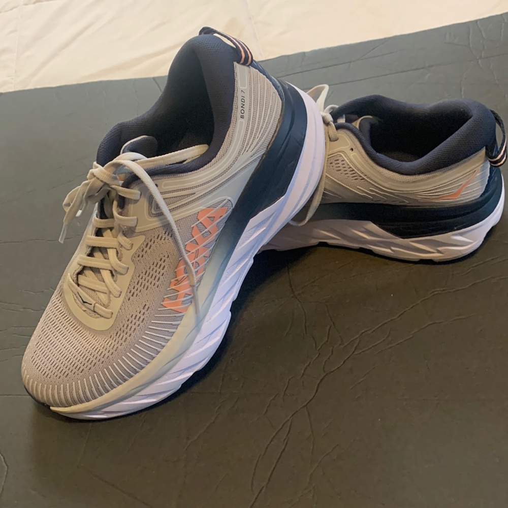 HOKA ONE ONE TIME TO FLY  BONDI 7